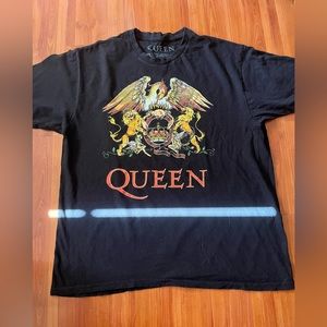 XL men’s queen shirt